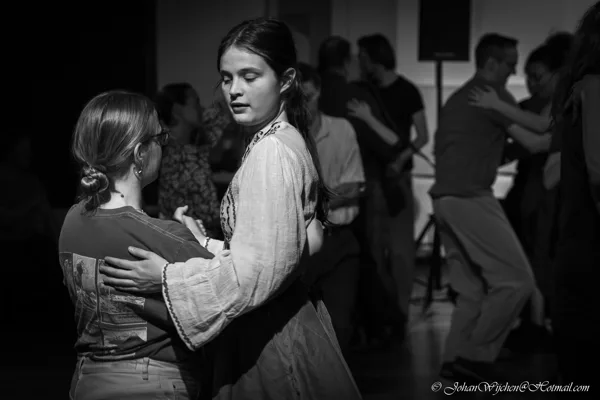 Vrijdagavond, optreden  "E-mT2"