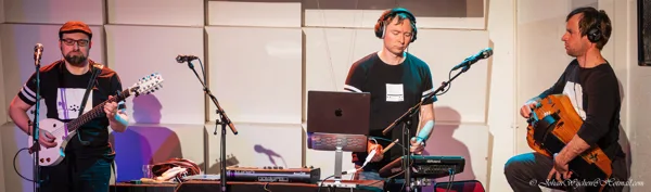 Zaterdagavond ;  optreden van "Thalas"  en   "ba.fnu"