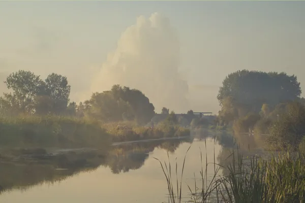 Rivier met wolk