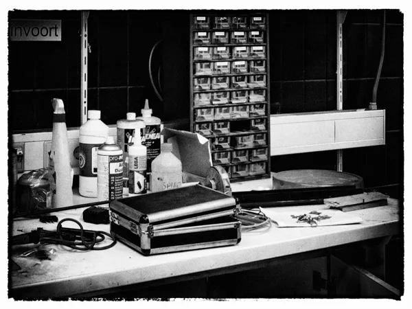 Menselijke sporen In leegstaande drukkerij