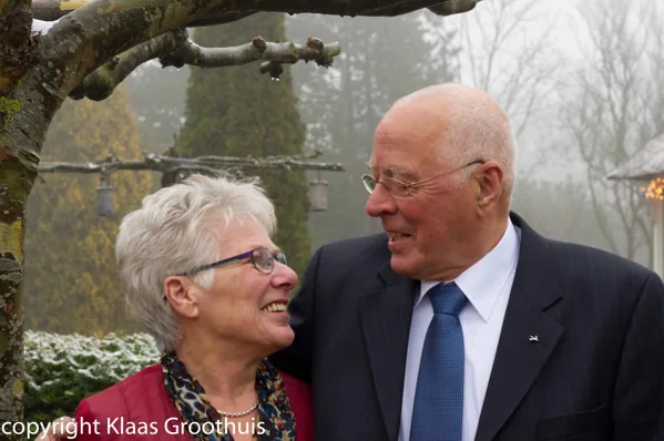 Vader en moeder Hamstra groepsfoto buiten (7 van 13)