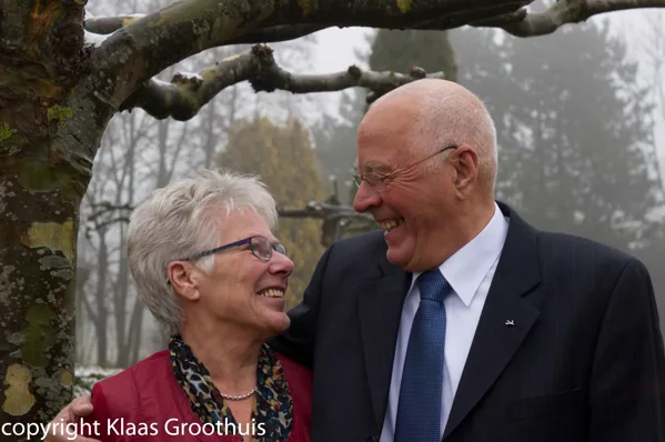 Vader en moeder Hamstra groepsfoto buiten (4 van 13)