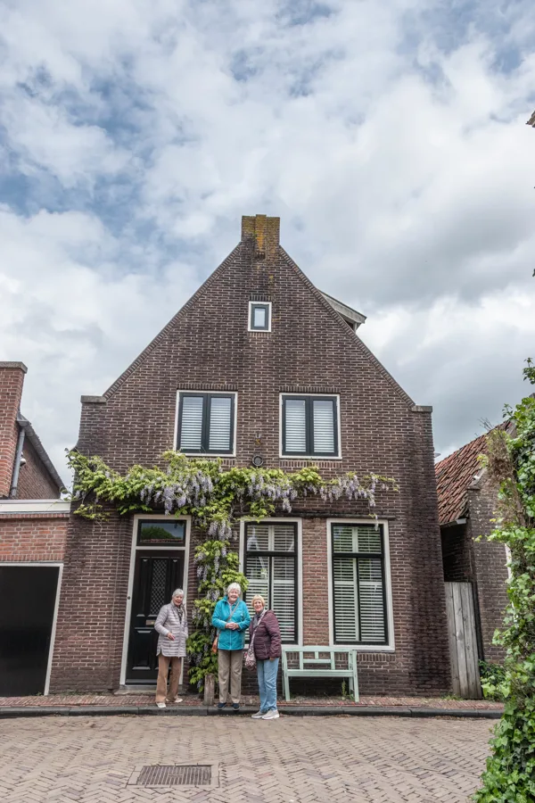 Blokzijl-mooie seringen op huis