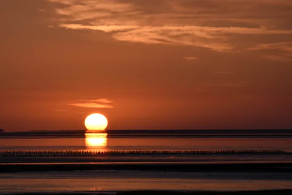 Zonsondergang bij de Wadden