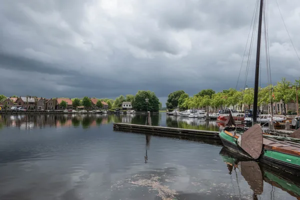 Blokzijl langs het water