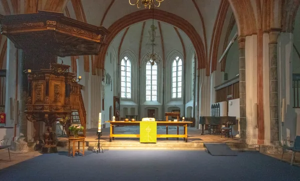 Nicolaikerk met tafel